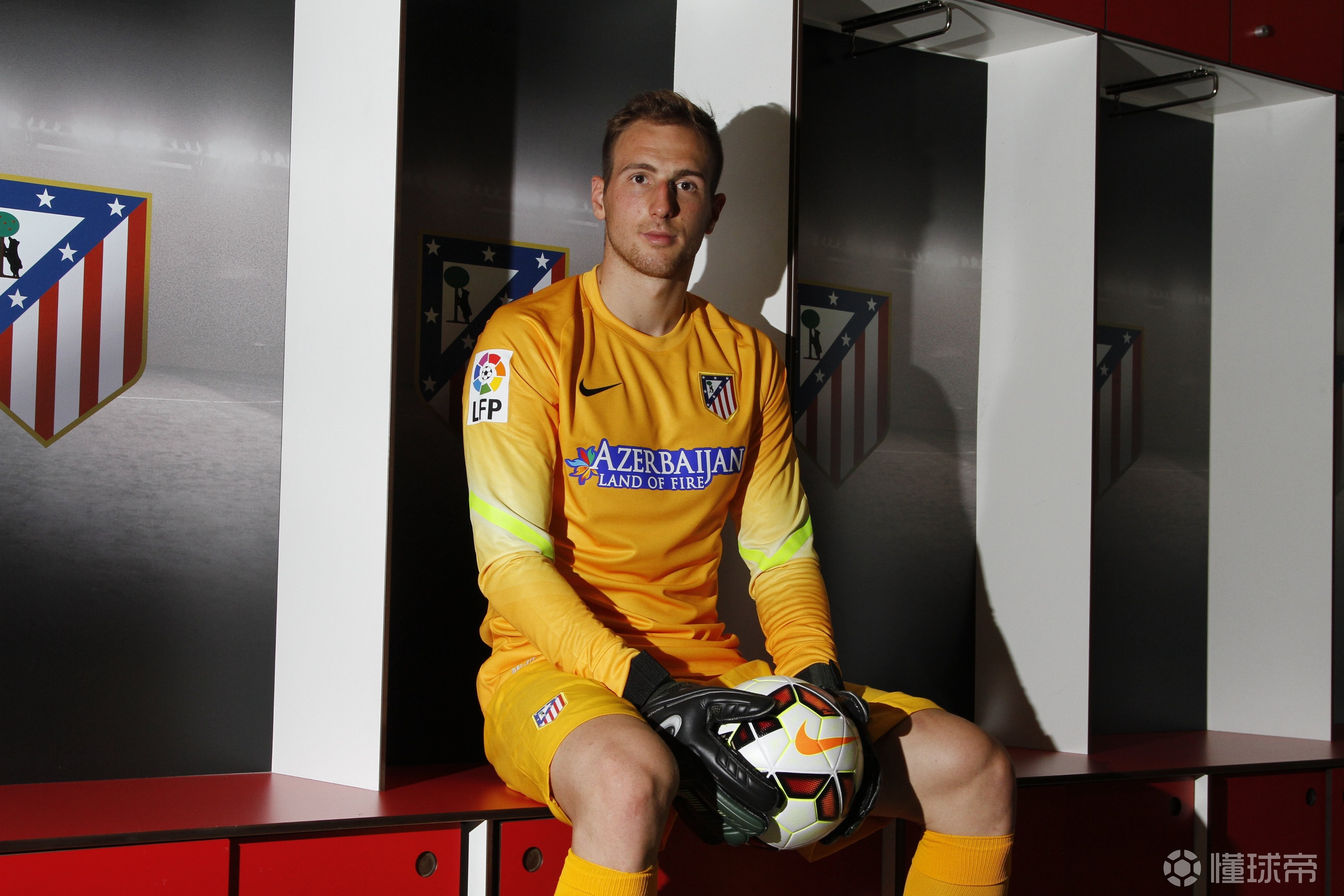 马竞门将奥布拉克挑战极限保护球门的简单介绍 马竞门将奥布拉克挑战极限保护球门的简单介绍