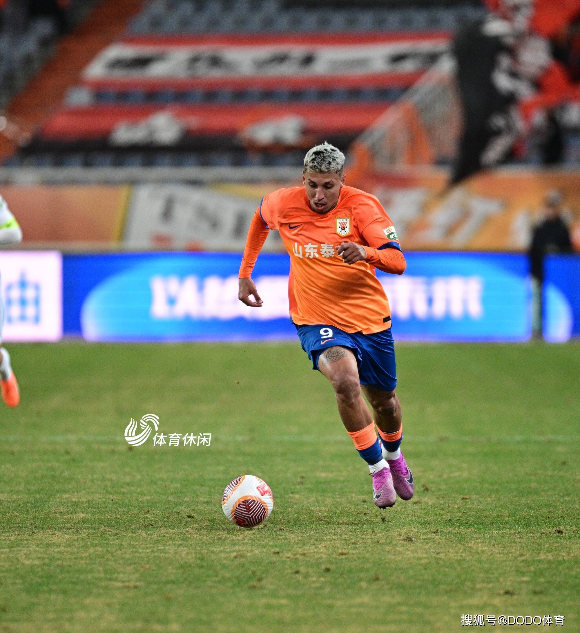 开云体育在线-内援球员表现抢眼，为球队获取胜利贡献巨大