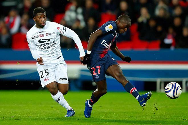 开云体育在线-梅斯球员集体训练备战下一场比赛，全力以赴的简单介绍