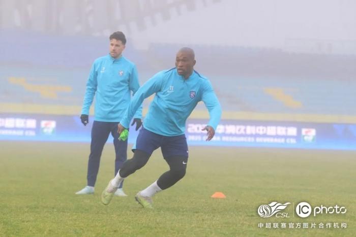 开云体育下载-紧张角逐乏力，球队备战不懈，追求胜利的简单介绍