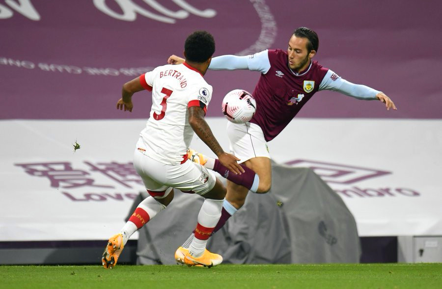 伯恩利客场不敌狼队,遭遇两连败的简单介绍 伯恩利客场不敌狼队,遭遇两连败的简单介绍