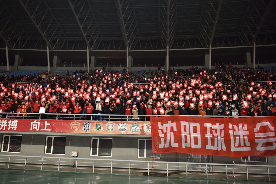开云体育平台APP-伯纳乌球迷热情高涨，助威支持球队取胜