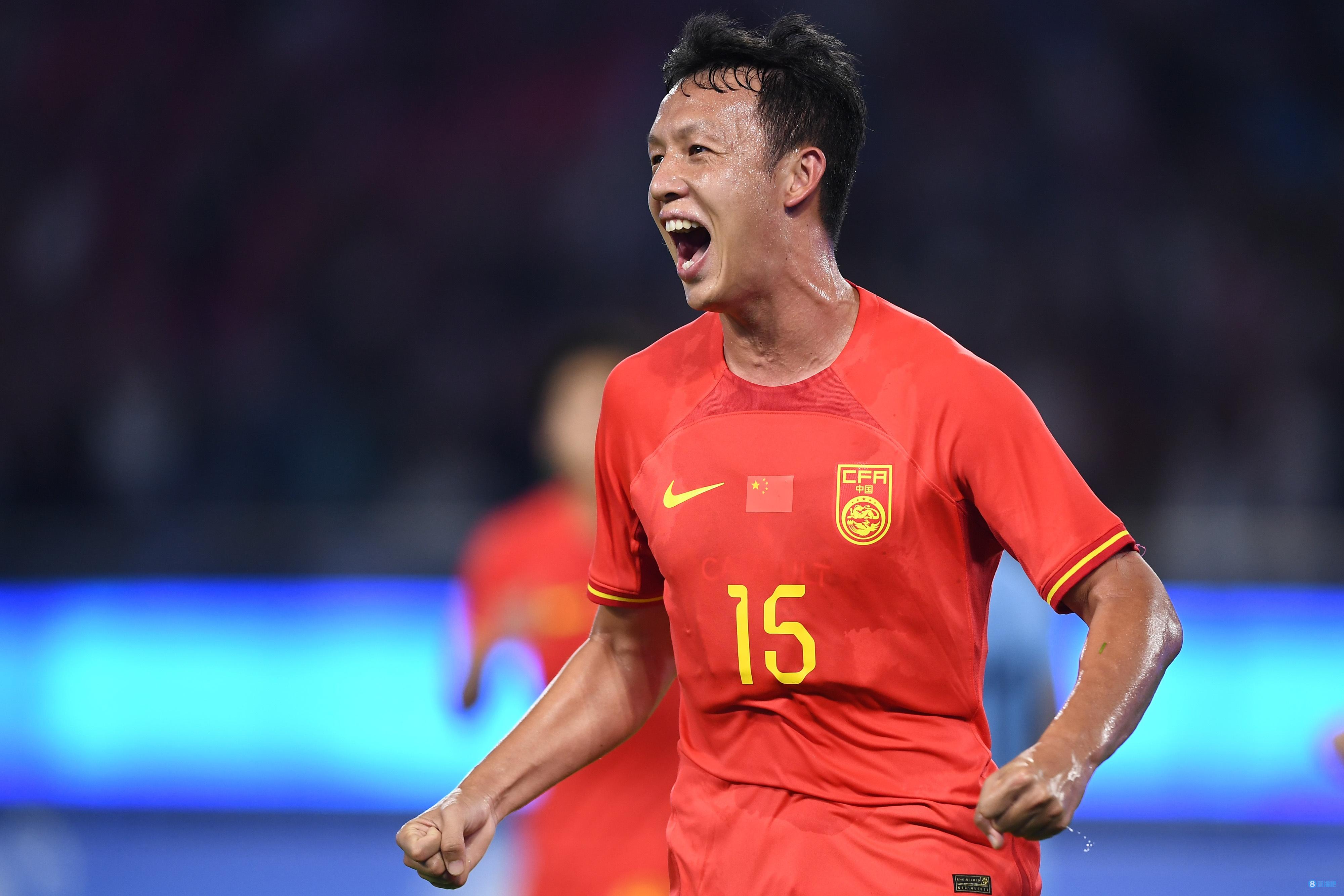 开云体育中国-国家足球队在比赛中展现出色配合能力