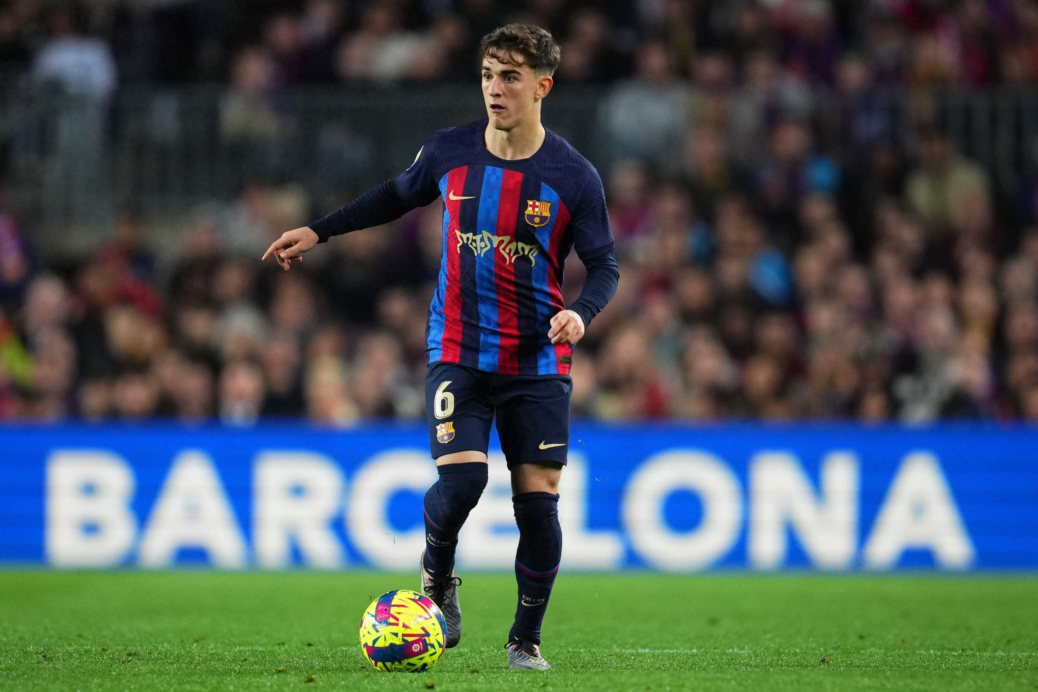 开云下载-巴萨后卫连场犯错，引发球队危机