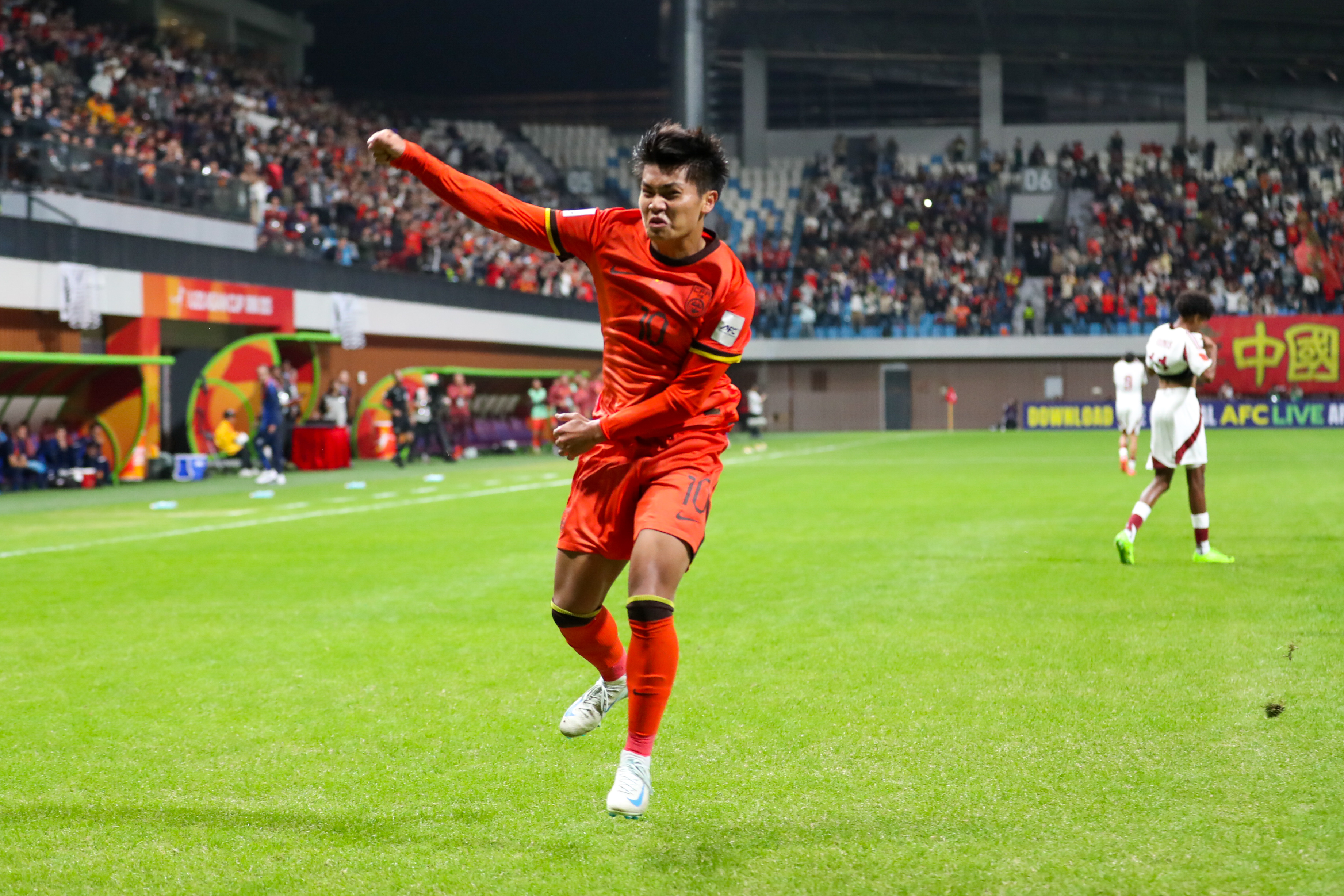 开云体育官网-包含亚洲足球强队对决,赛场谁主沉浮？的词条