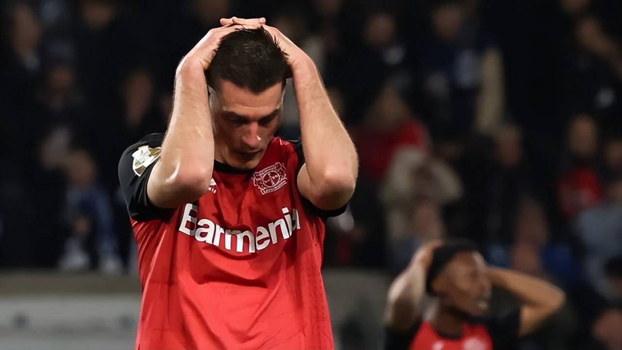 国际足坛豪门再度交手,赛场上的搏击 国际足坛豪门再度交手,赛场上的搏击