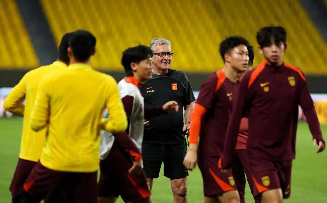 球队换上替补球员,战术调整有效果 球队换上替补球员,战术调整有效果