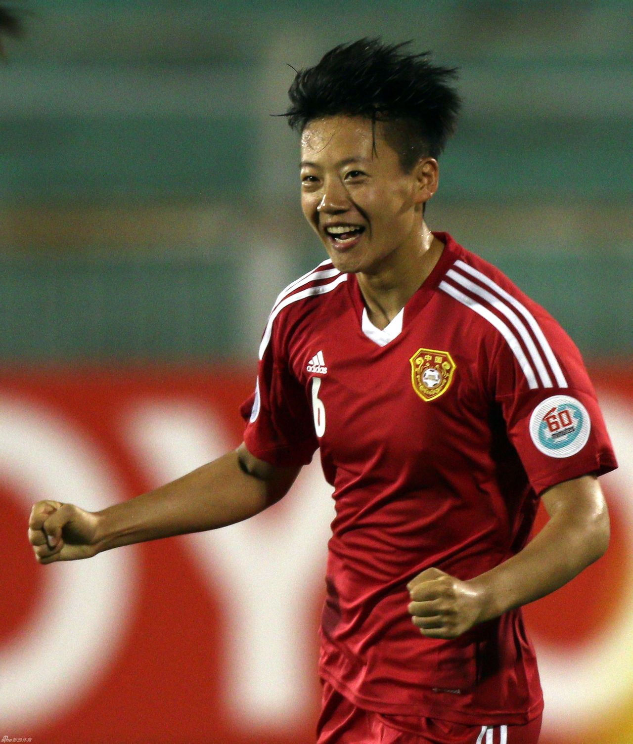 中国女足球员在国内比赛中赢得赞誉 中国女足球员在国内比赛中赢得赞誉