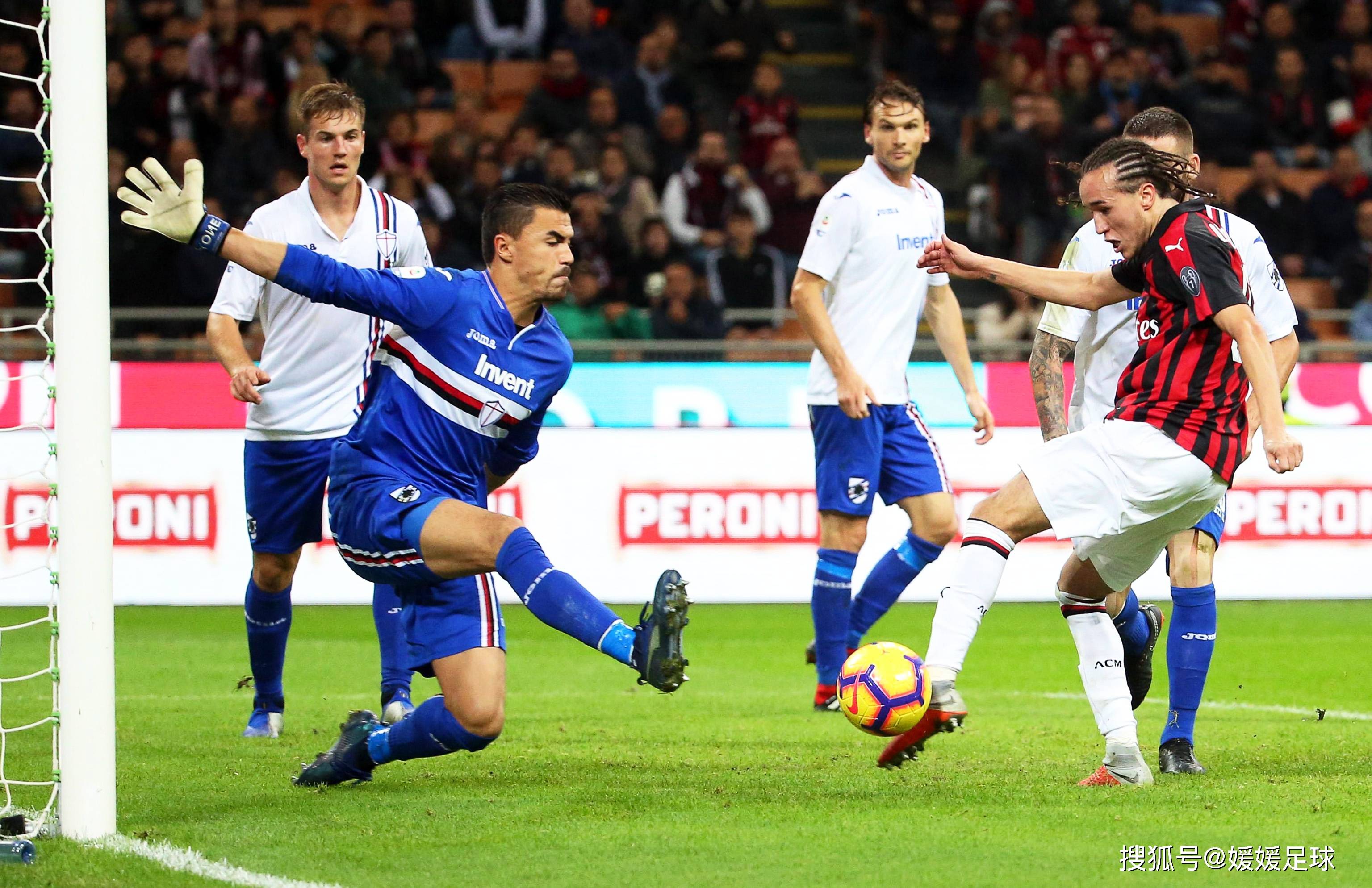 开云下载-关于足球比赛现场热血澎湃，球迷狂热的信息