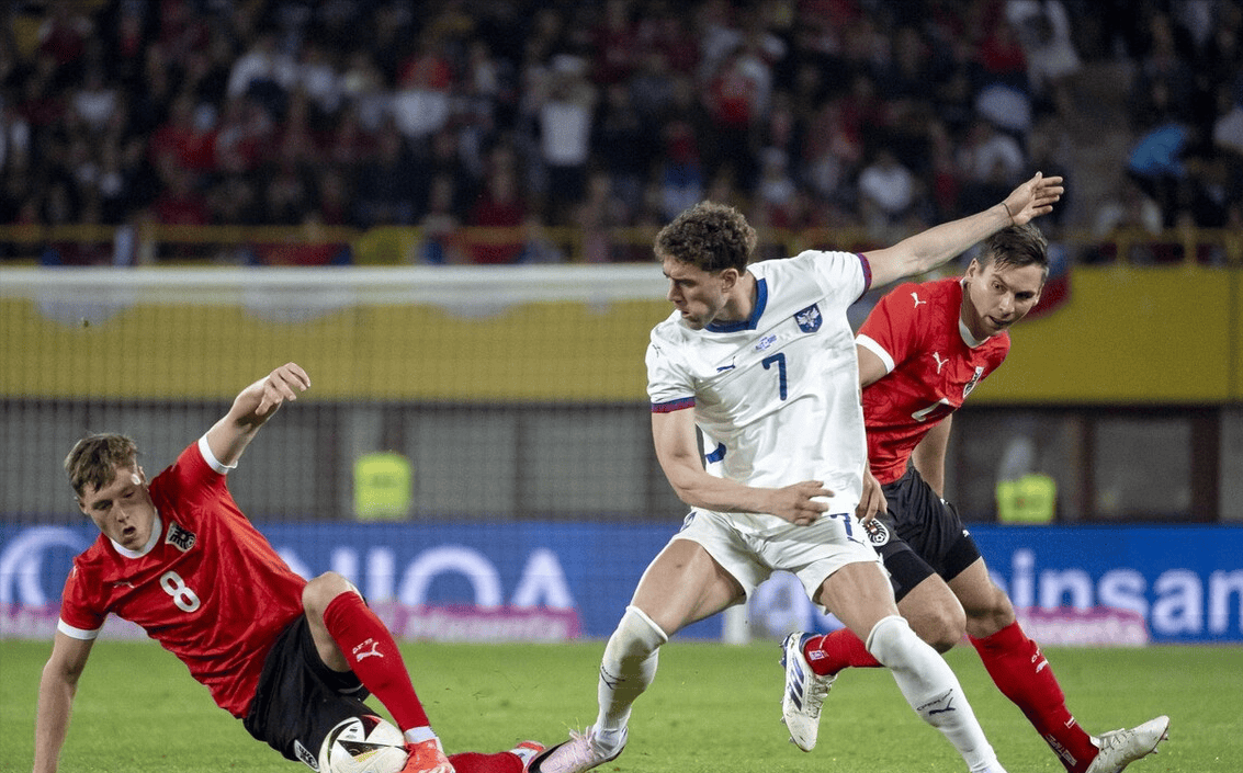 开云体育-关于球迷们翘首以待：欧洲杯预选赛决赛险胜的信息