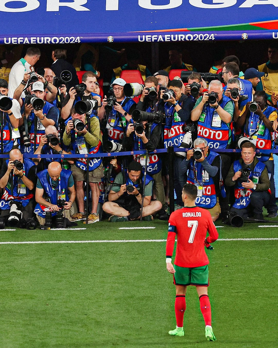 关于葡萄牙前锋表现出色获得赛场最佳评选的信息 关于葡萄牙前锋表现出色获得赛场最佳评选的信息