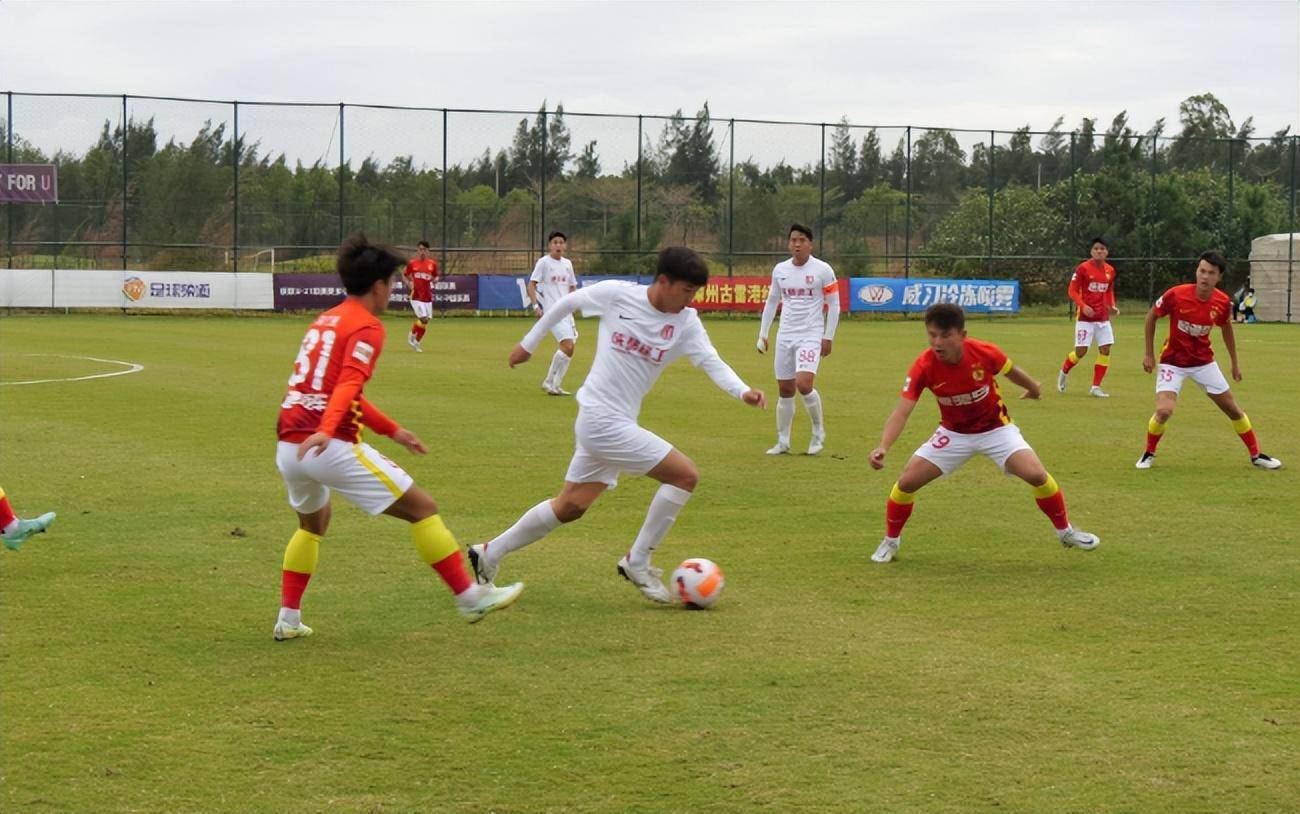 开云体育入口-强强对话！国内豪强展开激烈争夺，硝烟弥漫的简单介绍