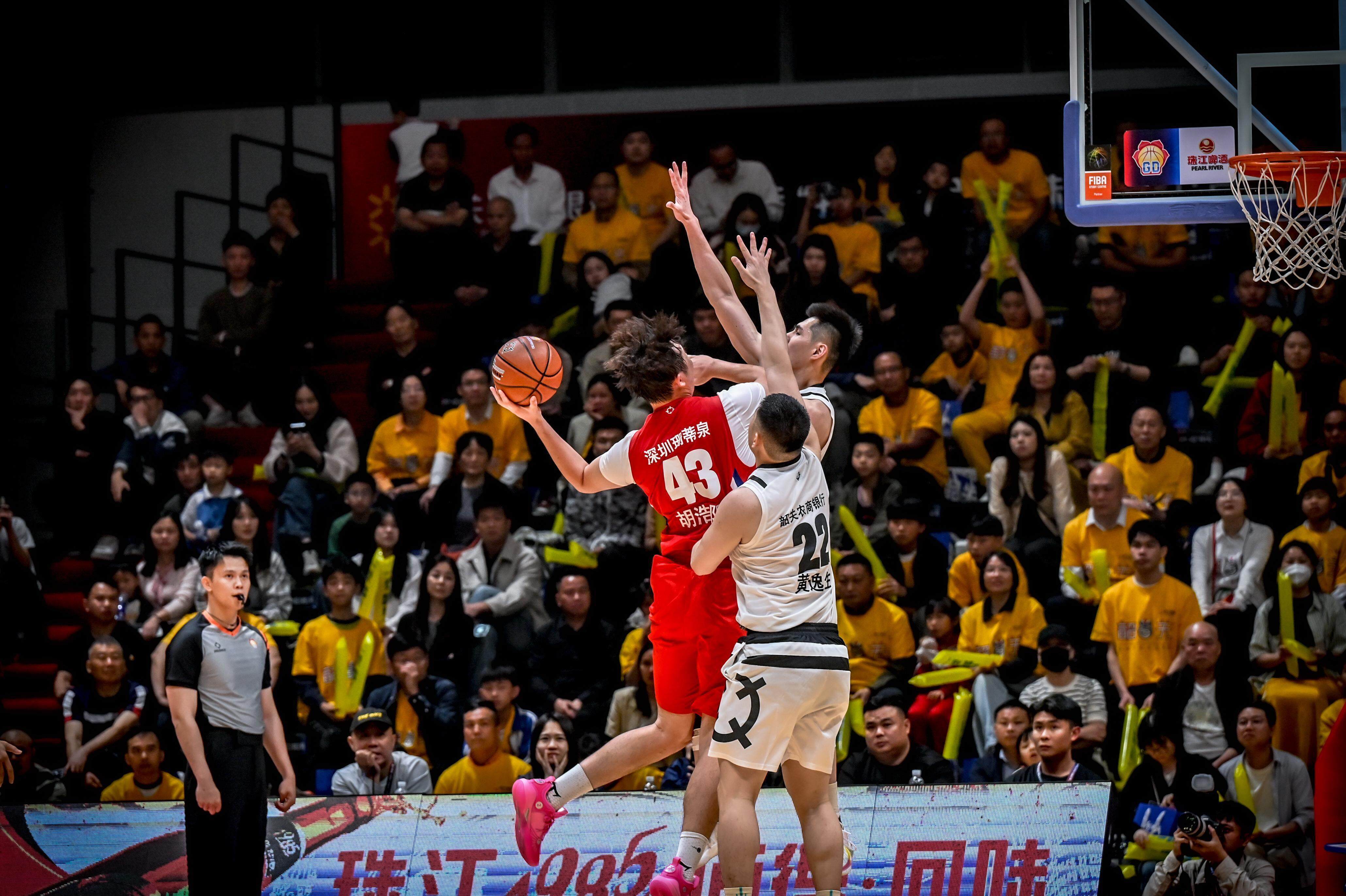 开云体育在线-热门篮球盛事助推体育发展，球场匠心独运的简单介绍