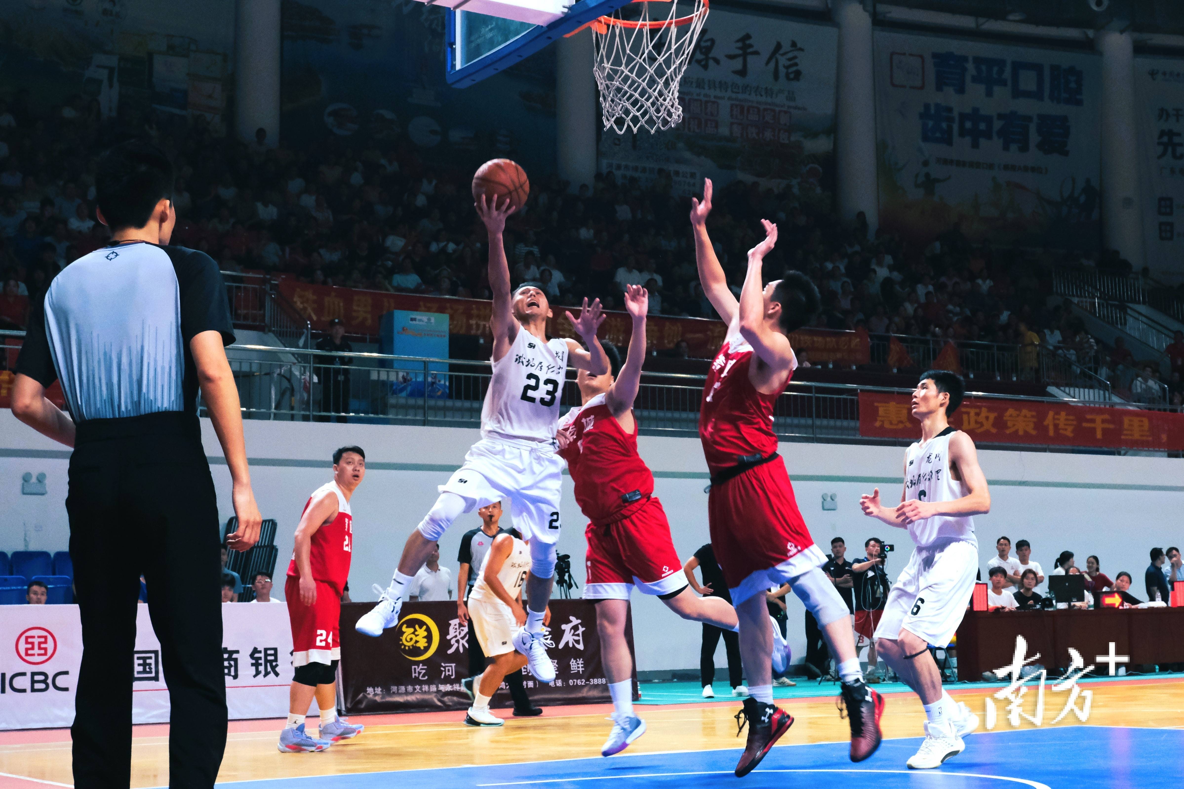 开云体育下载-热门篮球比赛中的精彩瞬间令观众大呼过瘾