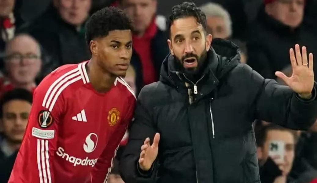 开云体育入口-系列失利引发球队危机，主教练遭受压力