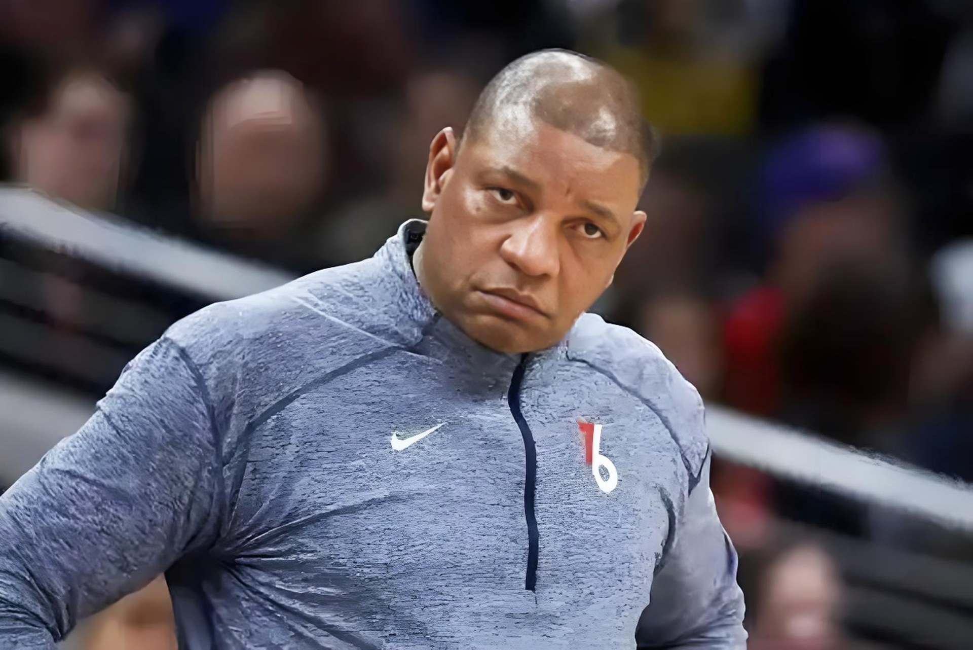 系列失利引发球队危机,主教练遭受压力 系列失利引发球队危机,主教练遭受压力