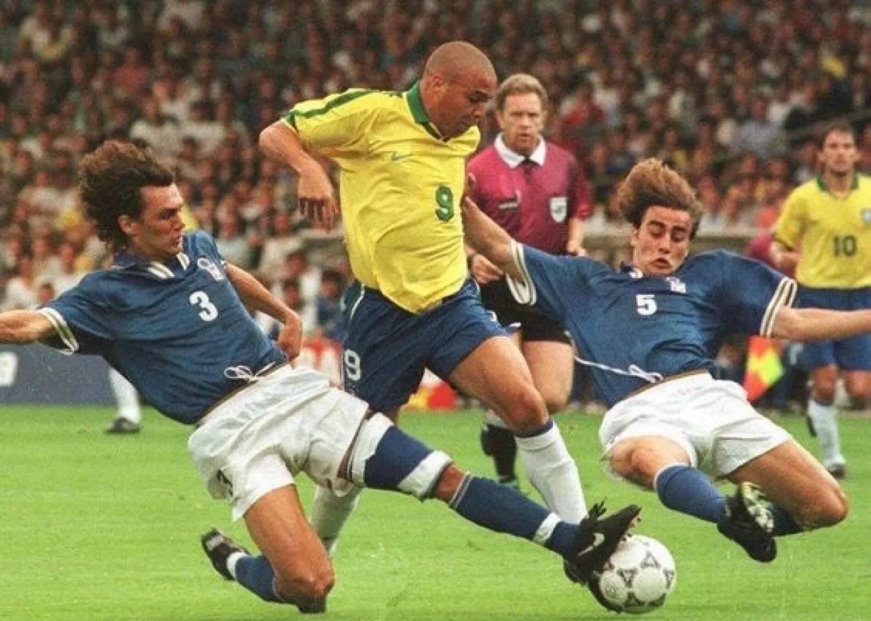 开云平台-关于足球盛会燃烧球场，传奇巨星再度崭露头角的信息