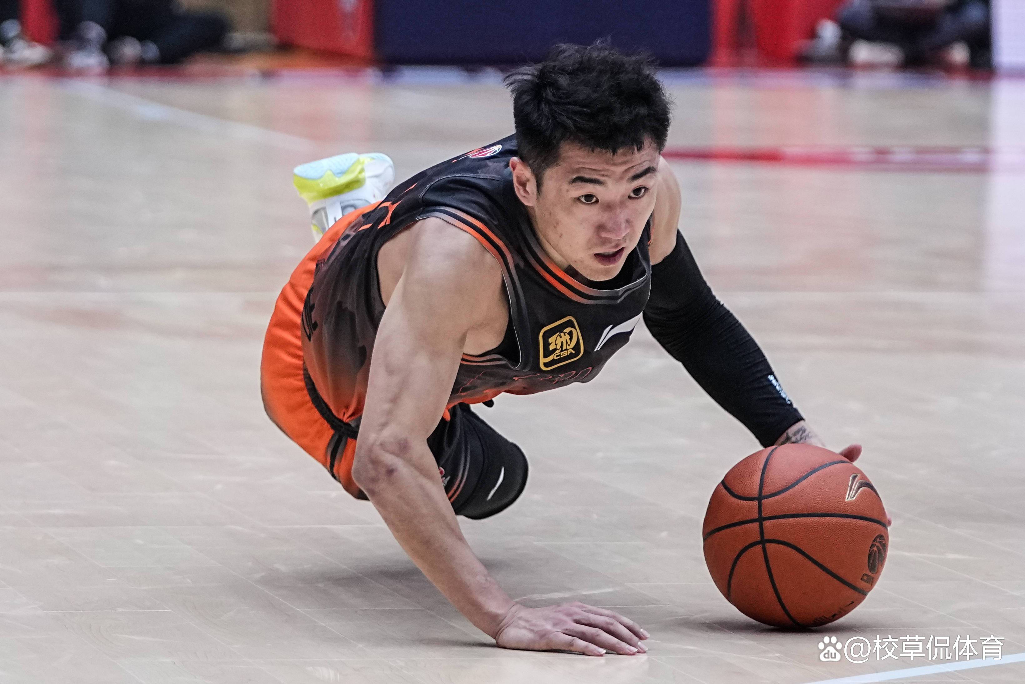 开云平台-江苏男篮实现惊艳逆转，豪取主场胜利