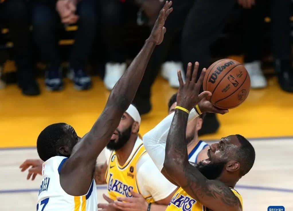 包含球场上一幕幕精彩对决令人惊叹的词条 包含球场上一幕幕精彩对决令人惊叹的词条