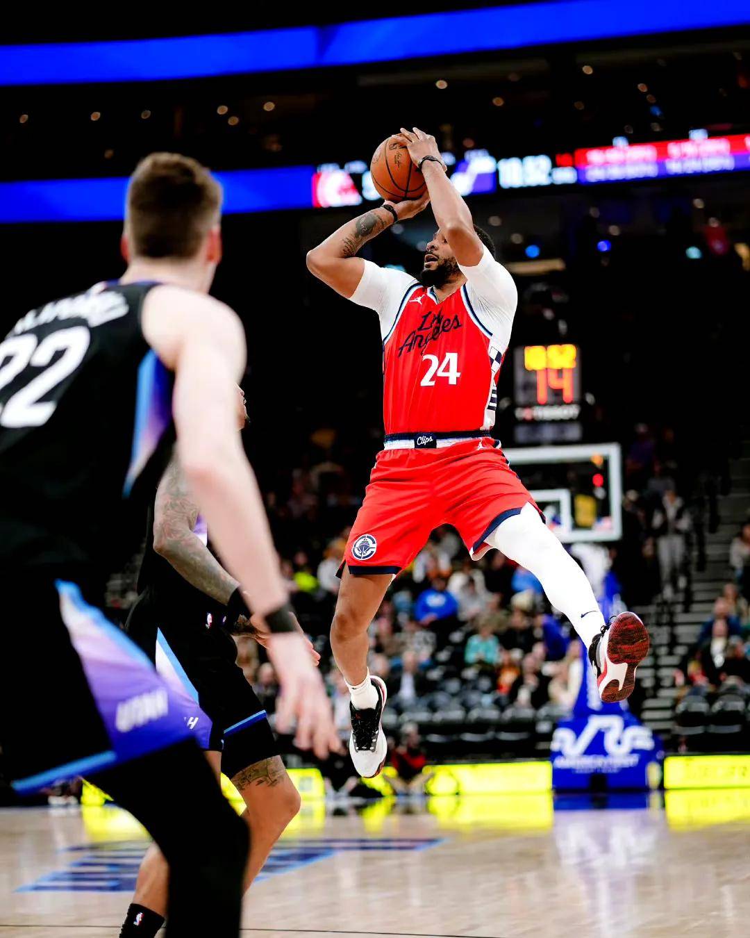 奇才艰难击败黄蜂,西蒙斯关键时刻上演绝杀的简单介绍 奇才艰难击败黄蜂,西蒙斯关键时刻上演绝杀的简单介绍