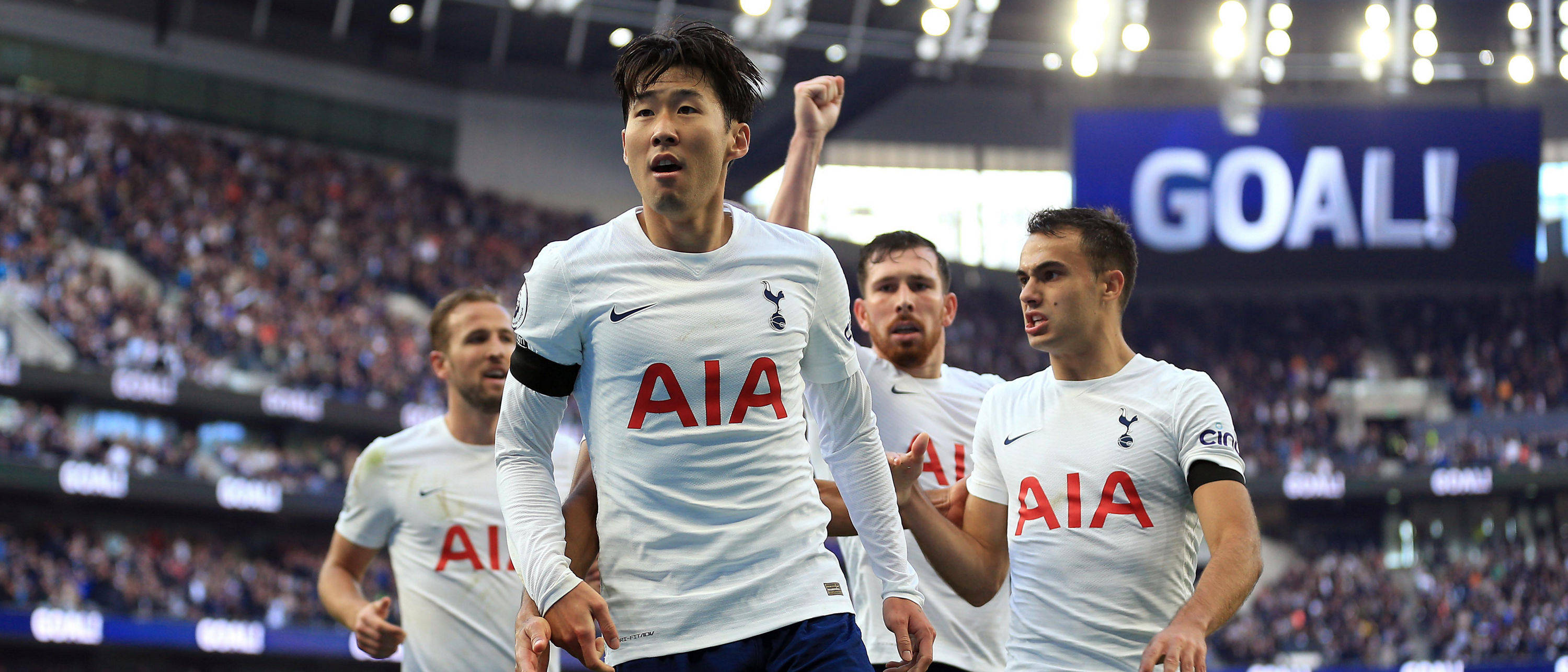 开云体育入口-法兰克福队客场险胜，赢得一场胜利