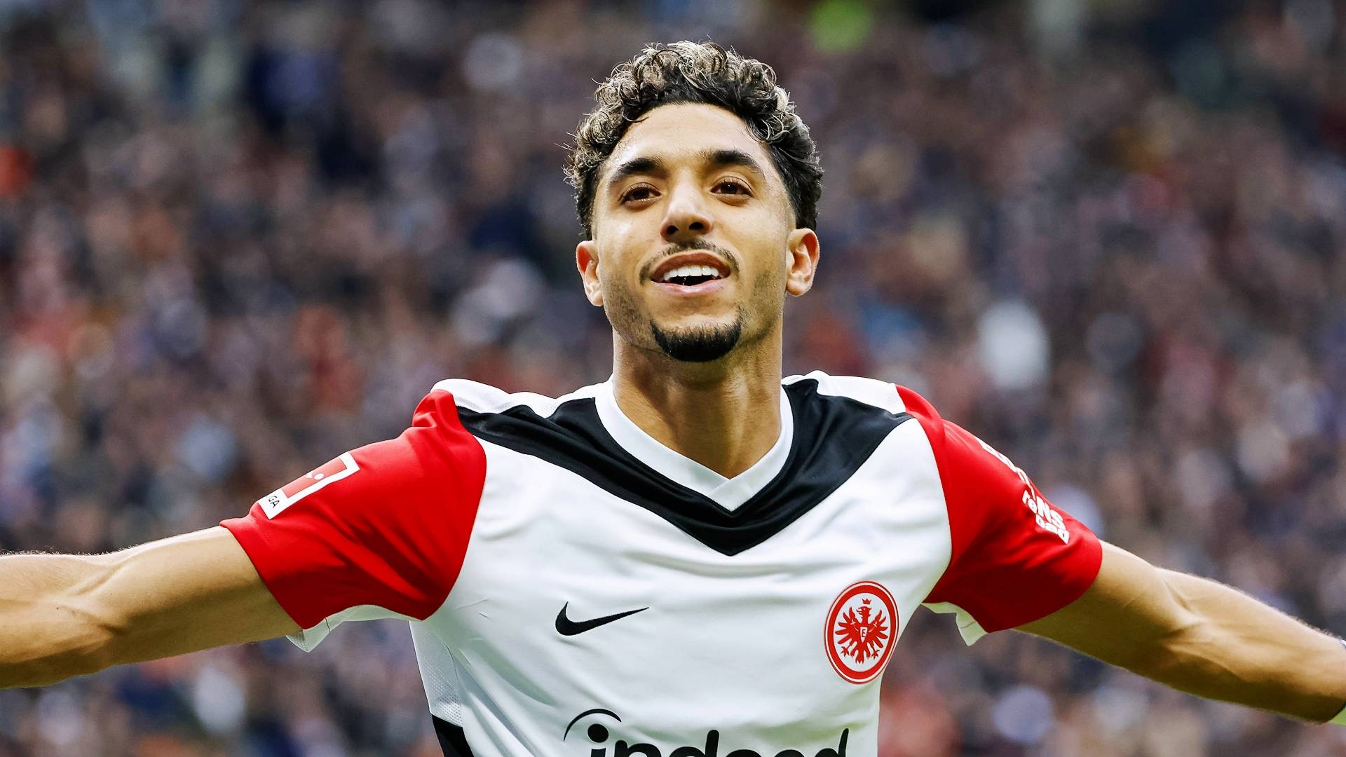 法兰克福队客场险胜,赢得一场胜利 法兰克福队客场险胜,赢得一场胜利