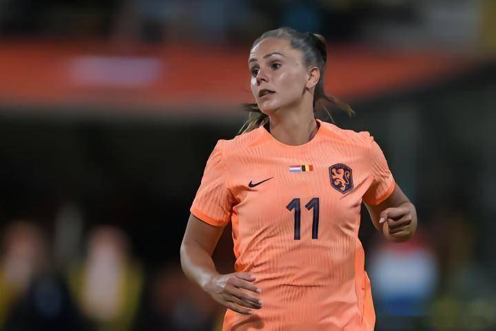 荷兰女足凭借积极态度晋级，决心冲击更高荣誉