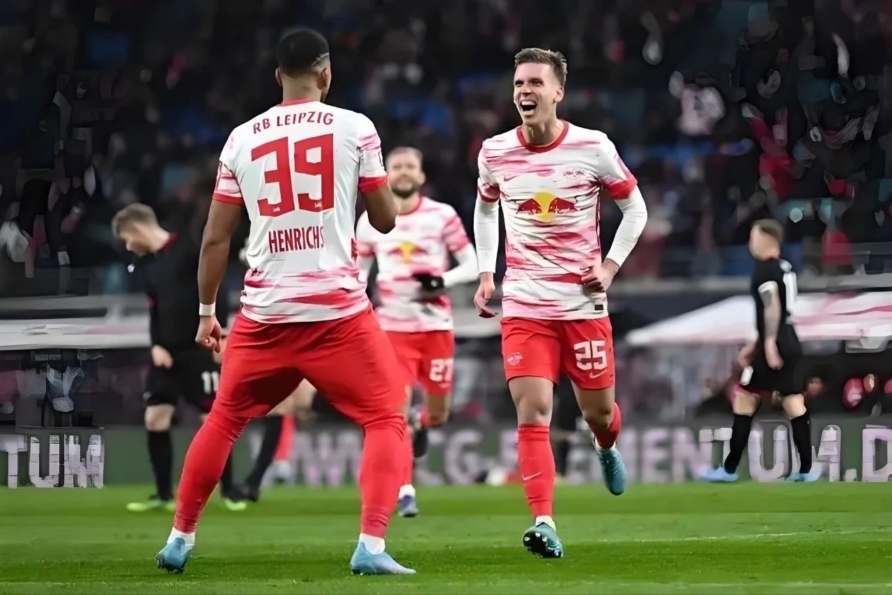 斯图加特主场惨败,遭遇四连败 斯图加特主场惨败,遭遇四连败