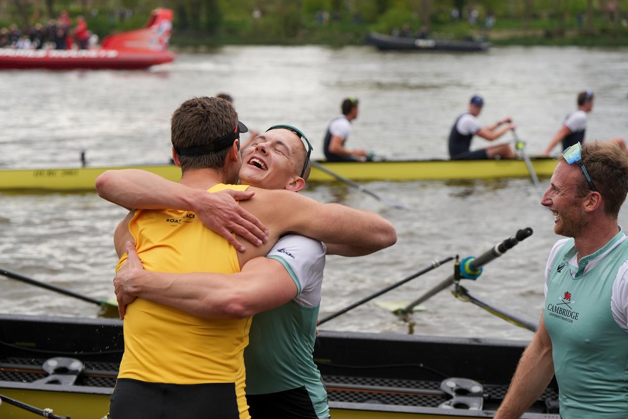 包含加拿大划船队携手晋级,向团体项目决赛迈进的词条 包含加拿大划船队携手晋级,向团体项目决赛迈进的词条