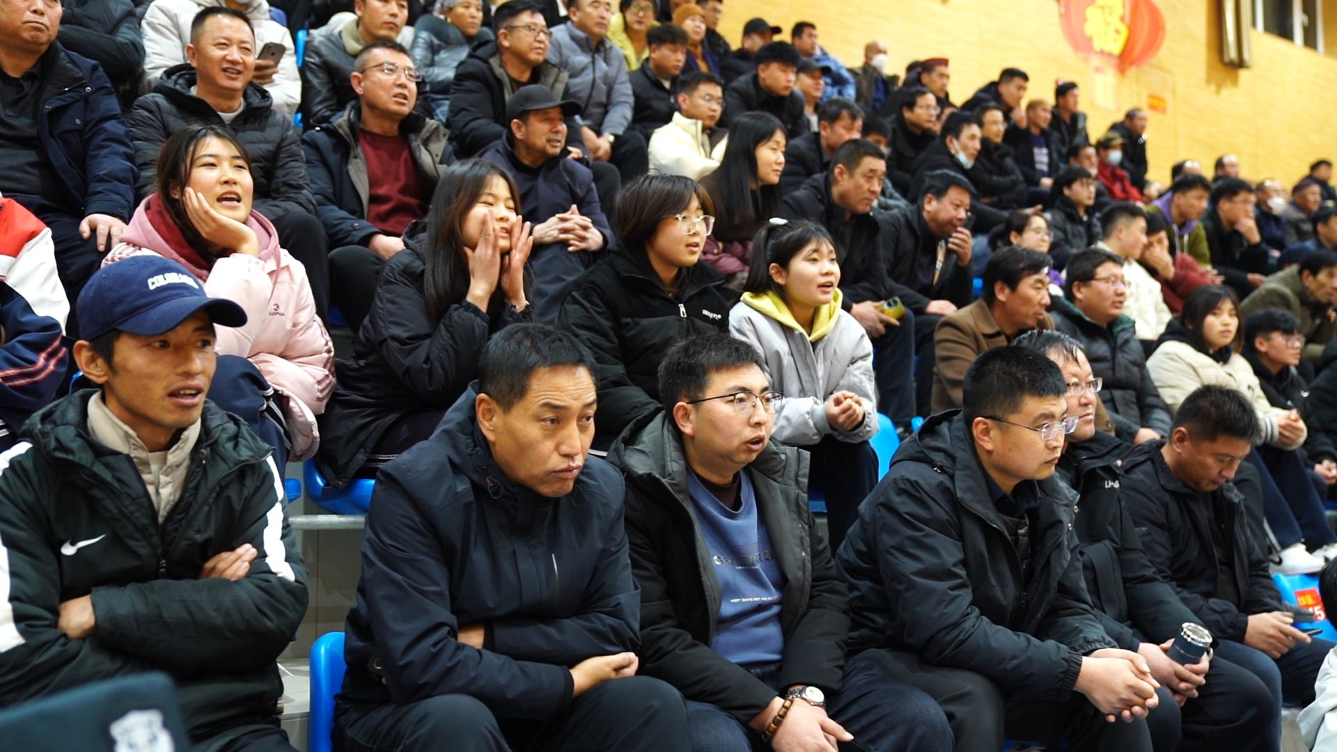 著名篮球赛事现场观众热情高涨 著名篮球赛事现场观众热情高涨