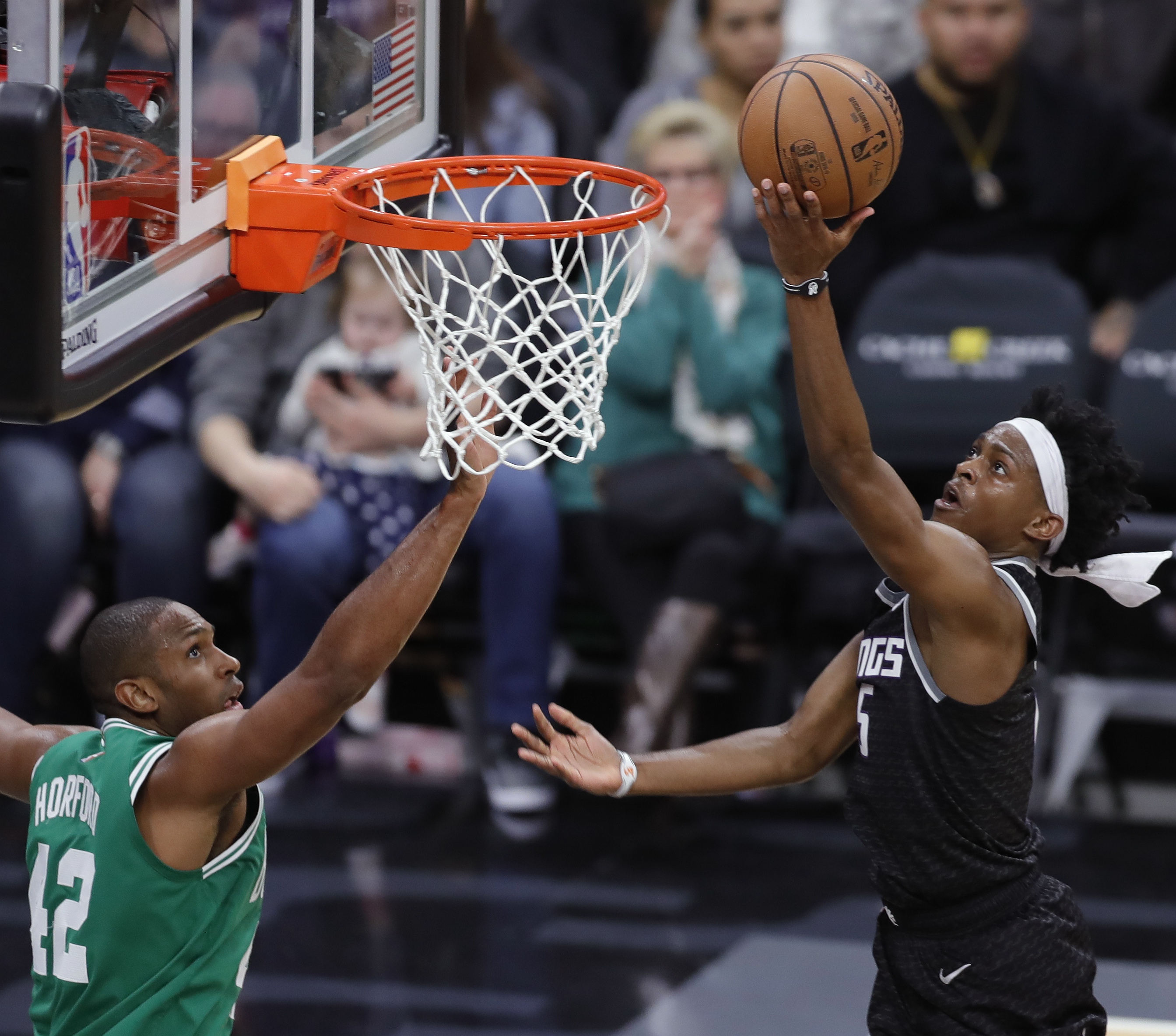 开云体育在线-包含公牛客场擒活塞，拉文高效砍下全队最高得分的词条