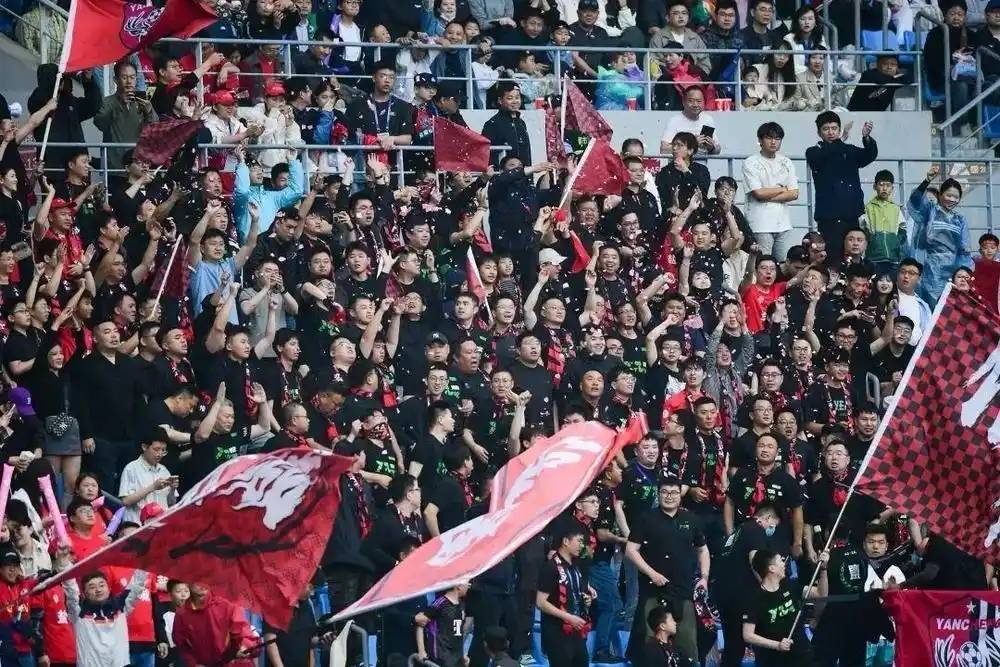 开云官网-球员们奋力拼搏，全情投入，比赛气氛滚烫