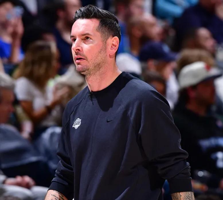 开云体育官方网站-包含沙尔克防线崩溃，铁桶防守失守频繁的词条