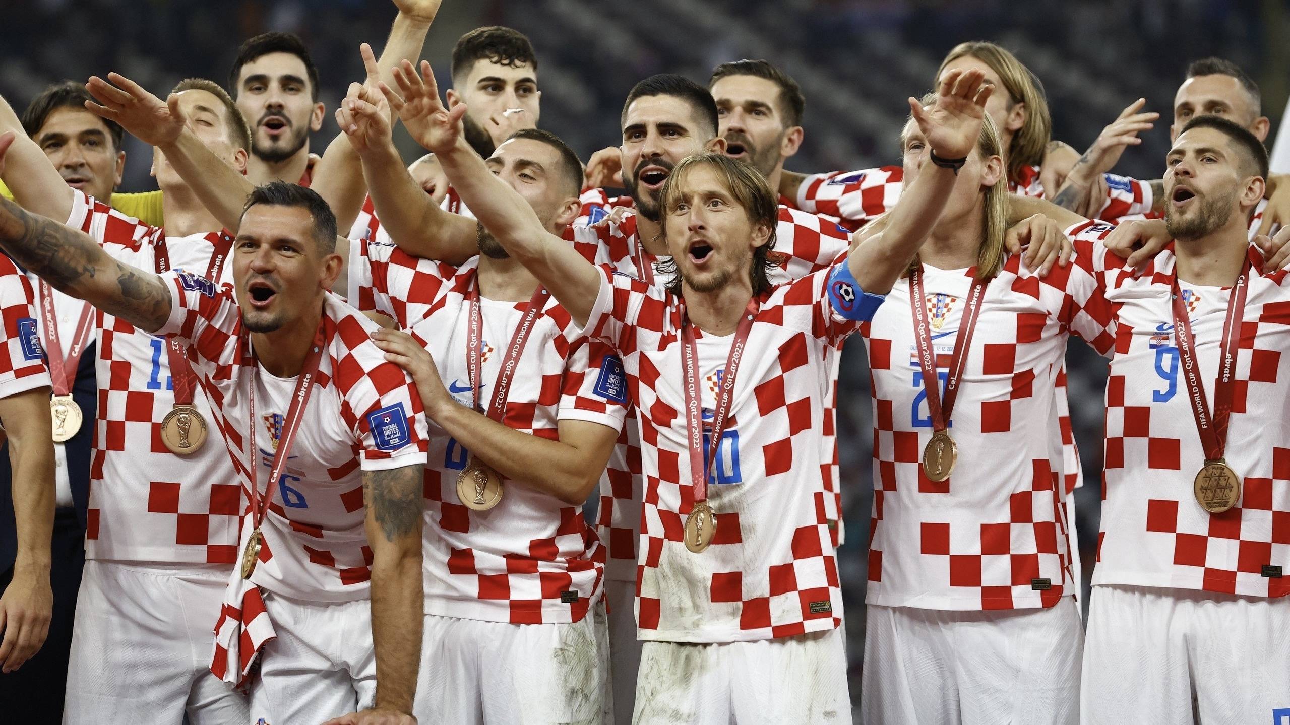 包含足球比赛精彩纷呈,球迷狂欢不止的词条 包含足球比赛精彩纷呈,球迷狂欢不止的词条