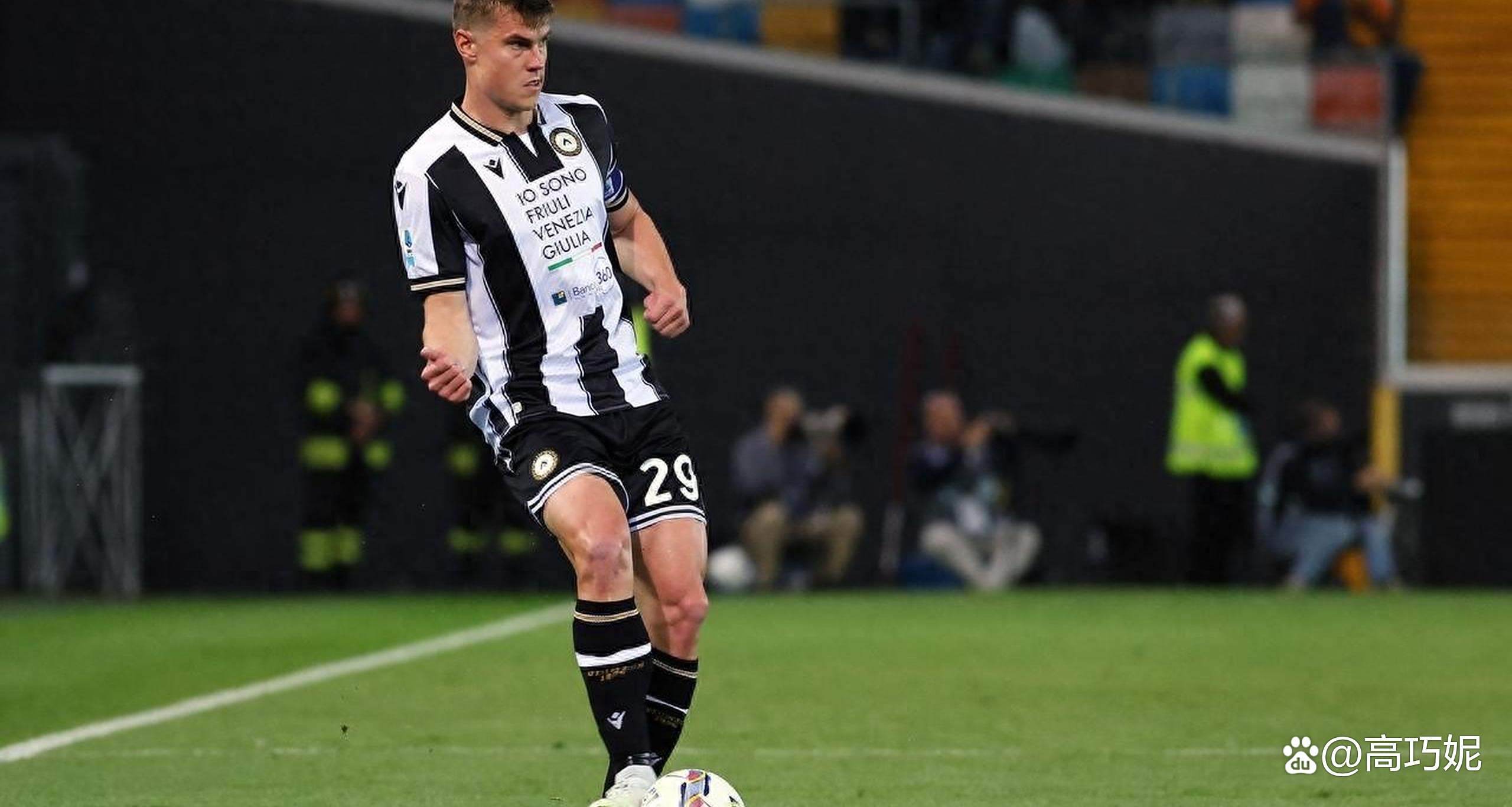 开云体育官网-利兹联新援表现出色，成球队闪光点的简单介绍