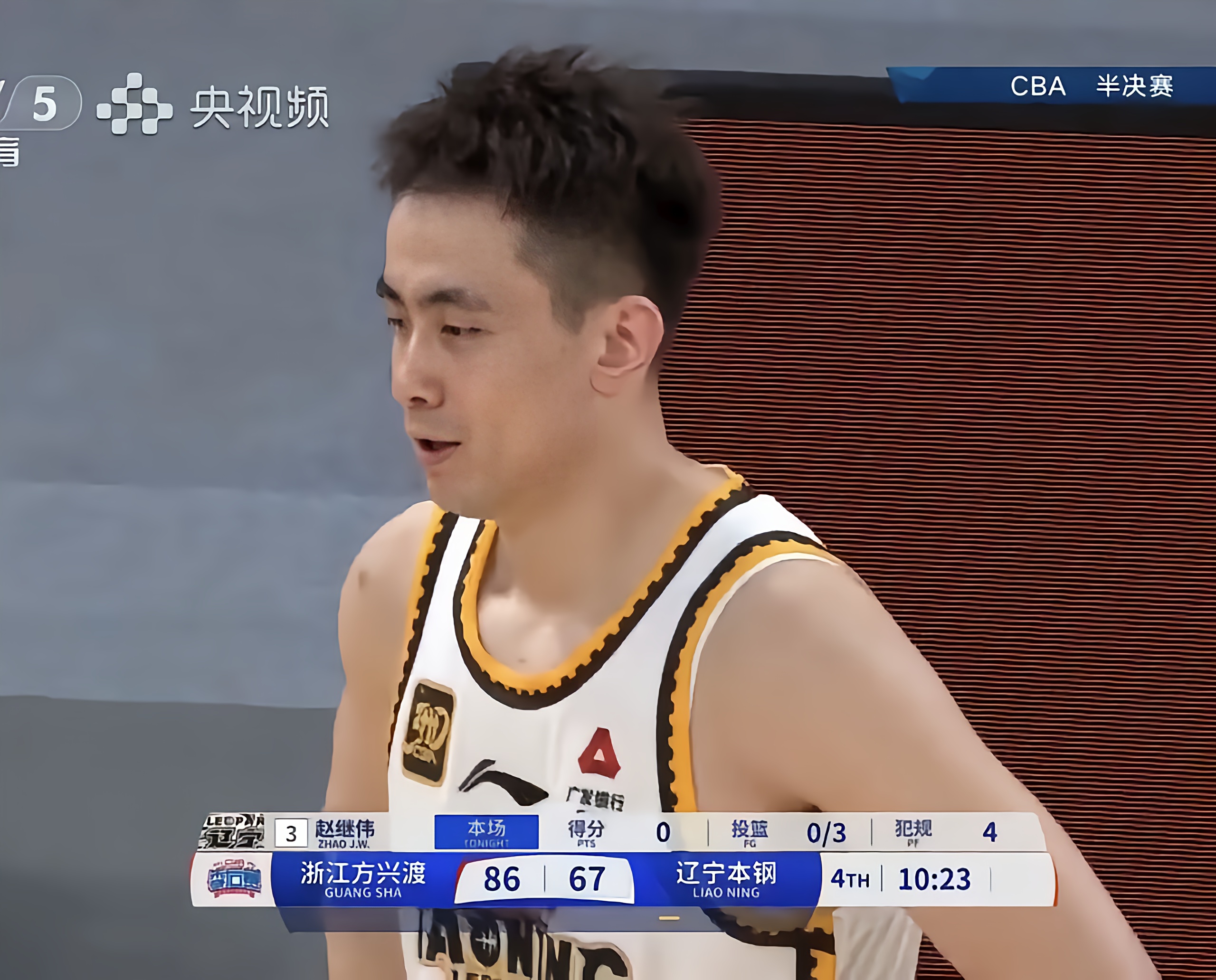 关于CBA球员遭遇个人绯闻危机，管理层紧急应对的信息