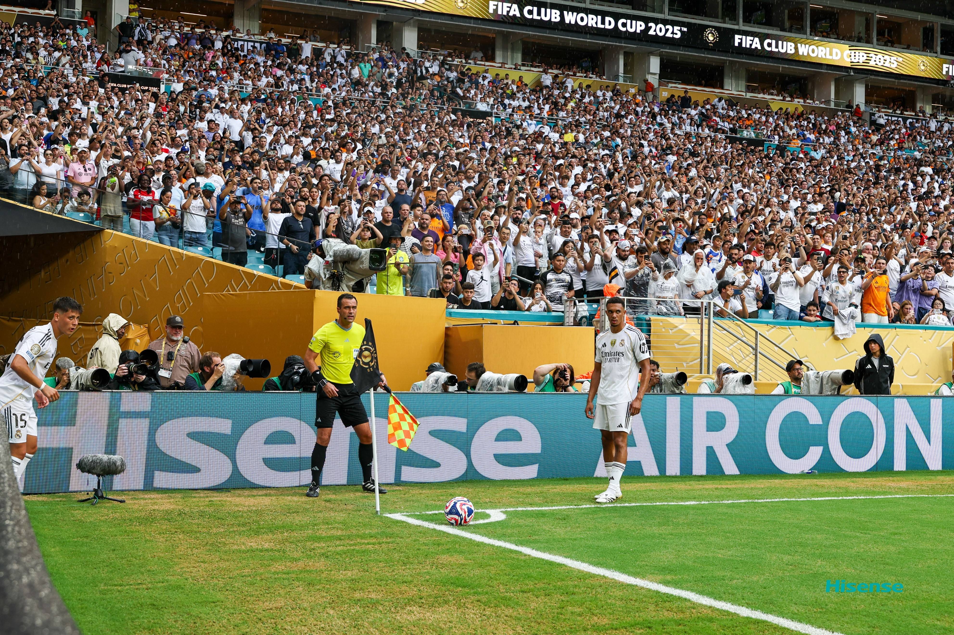 皇马蓝军展现实力，球迷期待欧冠首秀的简单介绍