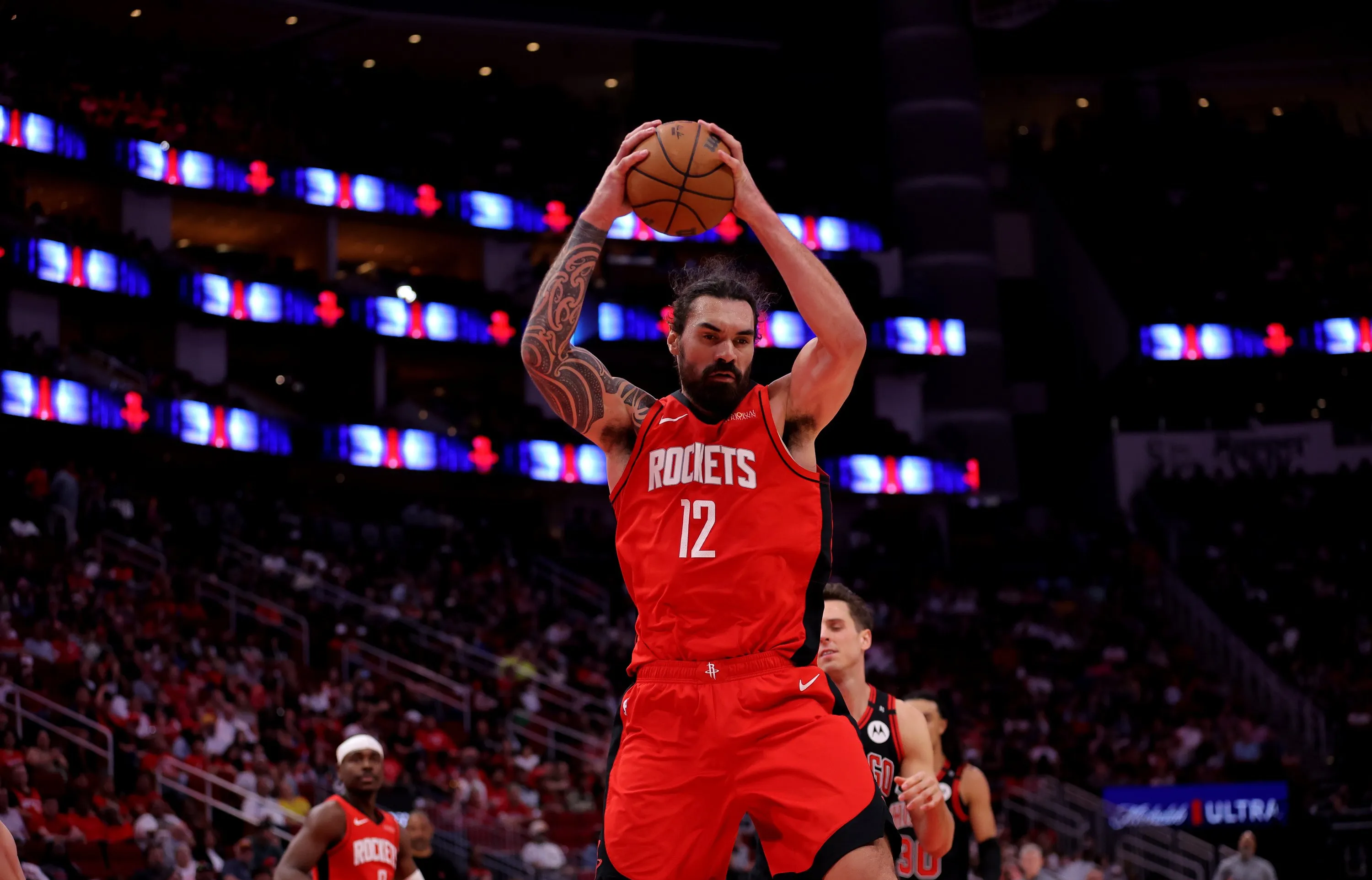 火箭客场扭转颓势,取得胜利 火箭客场扭转颓势,取得胜利