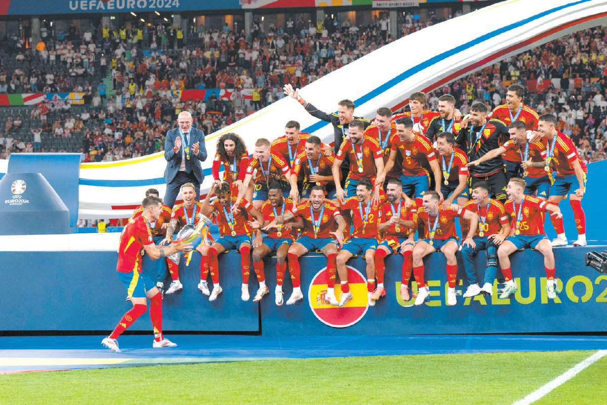 开云体育下载-欧洲运动员突破自我，登上领奖台