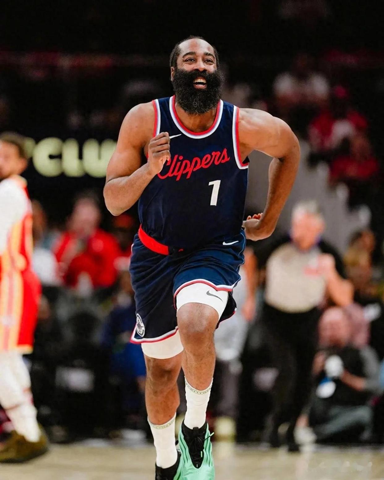 快船险胜黄蜂,赢得关键比赛的简单介绍 快船险胜黄蜂,赢得关键比赛的简单介绍