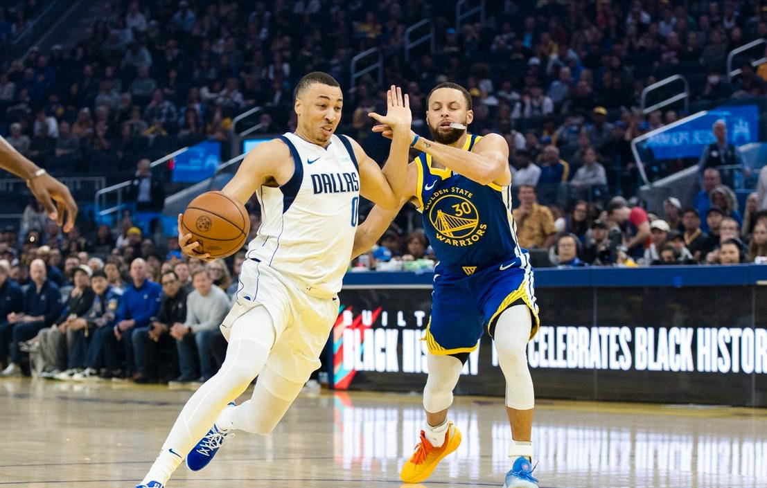 勇士大胜独行侠继续保持不败纪录 勇士大胜独行侠继续保持不败纪录